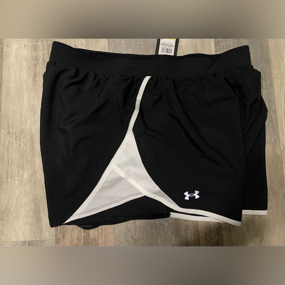 NWT 1X Under Armour Womens Plus Size Fly By 2.0 Shorts, Black, Built In Briefs